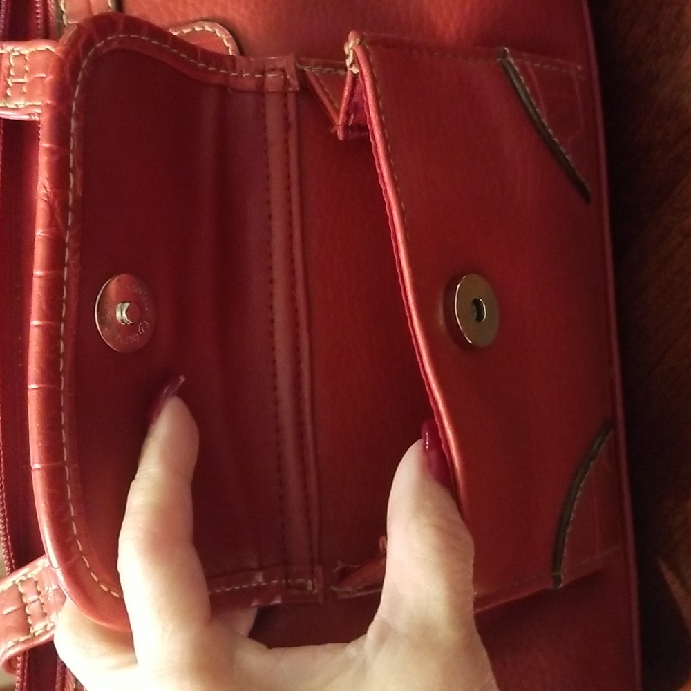 Red purse with wallet - Picture 6 of 8